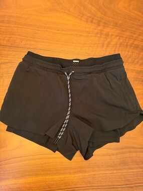 Athleta size 4 black Double-Layer Running Shorts